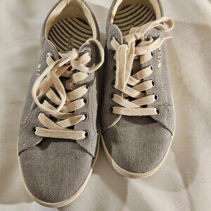 Taos Footwear Star Grey Canvas Sneakers Size 7.5 EUC